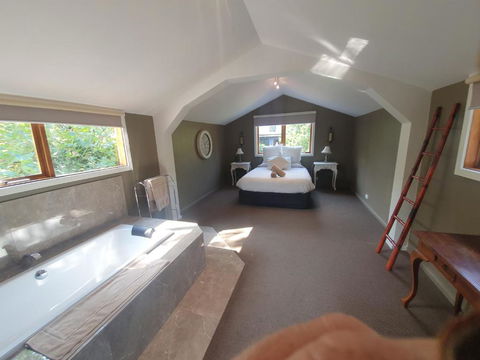 Montrose Barn House - Accommodation Redcliffe 0