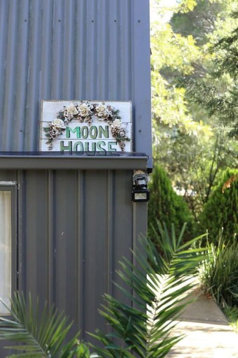 Moon House - Accommodation Redcliffe 0