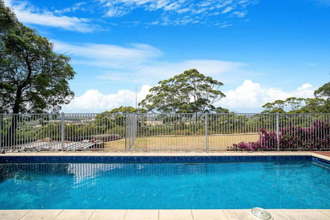 Moondyne Estate Exclusive & Pet Friendly Hilltop Retreat - Accommodation Redcliffe 0