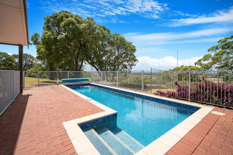 Moondyne Estate Exclusive & Pet Friendly Hilltop Retreat - Accommodation Redcliffe 1