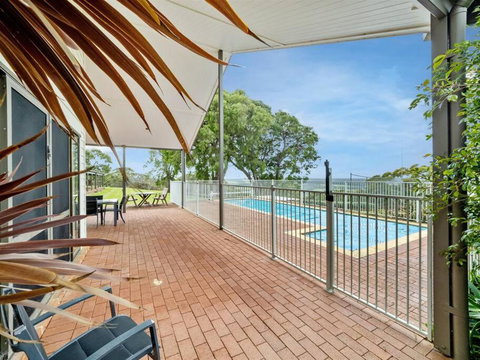 Moondyne Estate Exclusive & Pet Friendly Hilltop Retreat - Accommodation Redcliffe 2