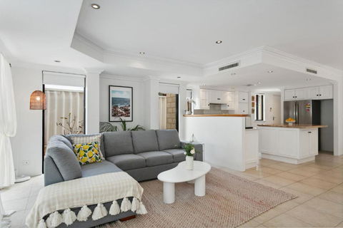 Newly Renovated Home Steps From Sorrento Beach - Accommodation Redcliffe 1