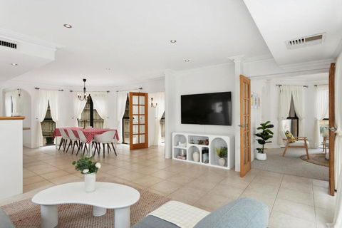 Newly Renovated Home Steps From Sorrento Beach - Accommodation Redcliffe 2