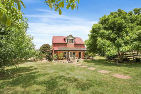 Mount Bolton Retreat - Accommodation Redcliffe 0