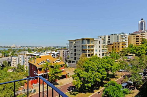Mountway Holiday Apartments - Accommodation Redcliffe 2