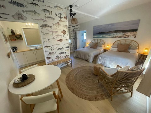 MrandMrs Fish Cabins - Accommodation Redcliffe 2
