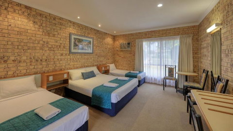 Mulga Country Motor Inn - Accommodation Redcliffe 2