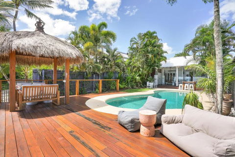 Mylara Beachfront Holiday Home - Accommodation Redcliffe 3