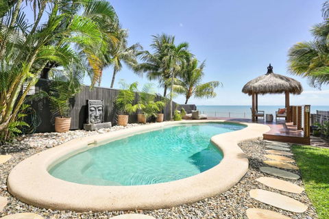 Mylara Beachfront Holiday Home - Accommodation Redcliffe 1
