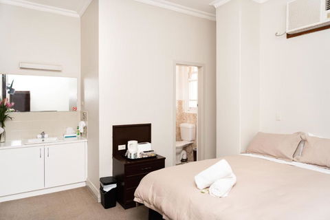 New Crown Hotel Motel - Accommodation Redcliffe 3