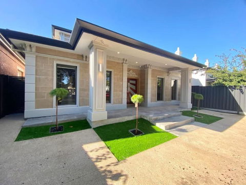 New Spacious Luxury 5 Bedroom Mansion In Unley - Accommodation Redcliffe 2