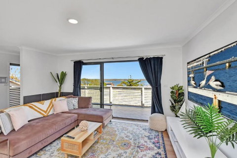 New Property Seabreeze Bungalow - Lakeview Sunset Delight At Sunshine On Lake Macquarie - Accommodation Redcliffe 2
