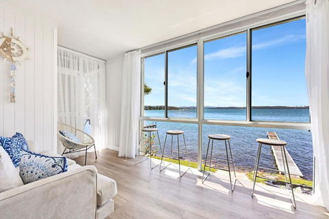 New Property Silverwater Serenity Shores Absolute Waterfront On The Lake - Accommodation Redcliffe 3