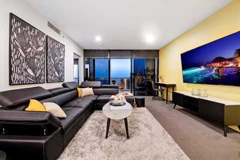 OCEAN VIEW - One Bedroom Spa Apartment - Circle On Cavill - Self Contained, Privately Managed - Accommodation Redcliffe 1
