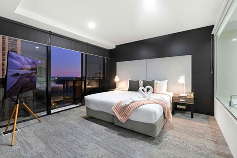 OCEAN VIEW - One Bedroom Spa Apartment - Circle On Cavill - Self Contained, Privately Managed - Accommodation Redcliffe 0