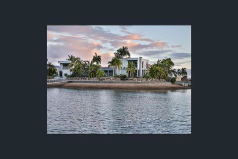 NewPort Dream Quiet Island - No Party Maximum 9-10 People - Accommodation Redcliffe 0