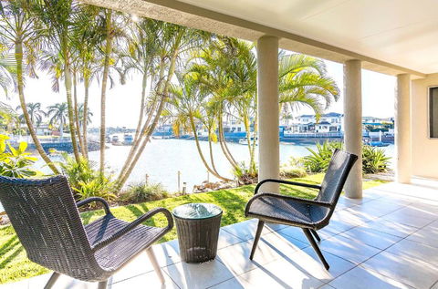 NewPort Dream Quiet Island - No Party Maximum 9-10 People - Accommodation Redcliffe 1