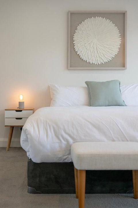 Newsom House - Stylish & Elegant Home With 4 King Beds - Accommodation Redcliffe 0