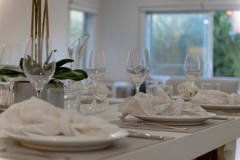 Newsom House - Stylish & Elegant Home With 4 King Beds - Accommodation Redcliffe 1