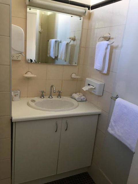 Nicholas Royal Motel - No Pets Allowed - Accommodation Redcliffe 3