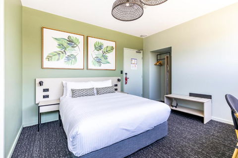 Nightcap At Commercial Hotel - Accommodation Redcliffe 2