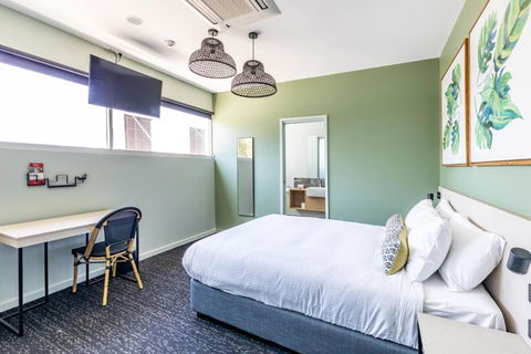 Nightcap At Commercial Hotel - Accommodation Redcliffe 3