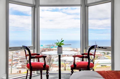 Oakleigh House - Accommodation Redcliffe 0