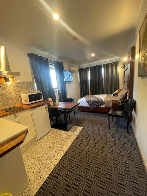 Oakleigh House - Accommodation Redcliffe 3