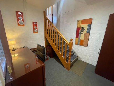 Oakleigh House - Accommodation Redcliffe 2