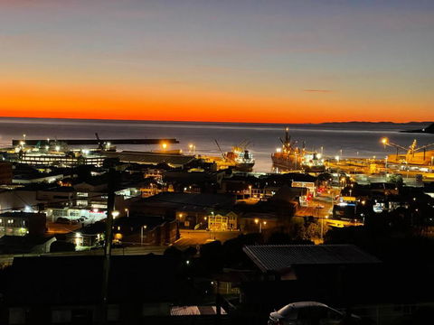 Oakleigh House - Accommodation Redcliffe 1