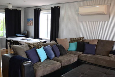 Ocean Breeze - Accommodation Redcliffe 2