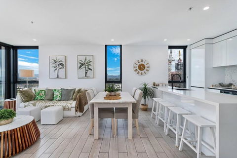 OPUS Apartment - Beach At Your Doorstep Short Walk To Light Rail - Accommodation Redcliffe 3