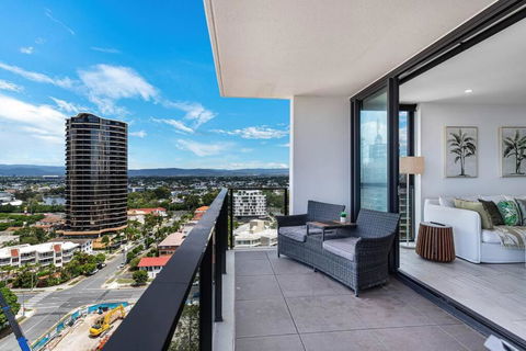 OPUS Apartment - Beach At Your Doorstep Short Walk To Light Rail - Accommodation Redcliffe 1