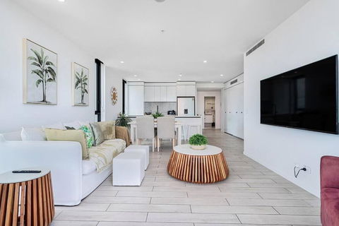OPUS Apartment - Beach At Your Doorstep Short Walk To Light Rail - Accommodation Redcliffe 2