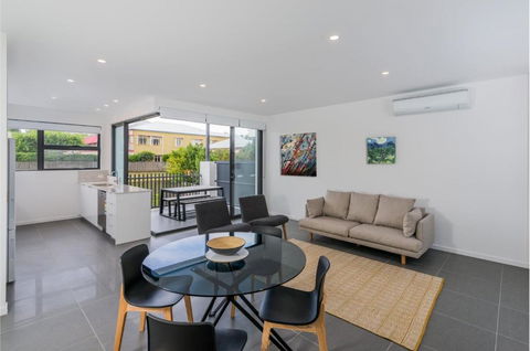 Oxford Steps - Executive 2BR Bulimba Apartment Across From The Park On Oxford St - Accommodation Redcliffe 0