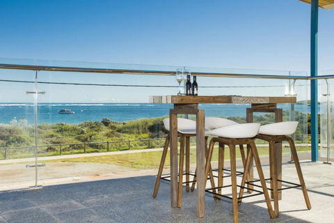 Oceans View - Luxury Apartment With Ocean Views - Accommodation Redcliffe 1