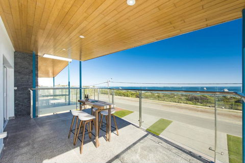 Oceans View - Luxury Apartment With Ocean Views - Accommodation Redcliffe 2