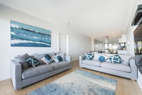 Oceans View - Luxury Apartment With Ocean Views - Accommodation Redcliffe 3