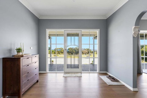 Oceanview On The Hill - Accommodation Redcliffe 2