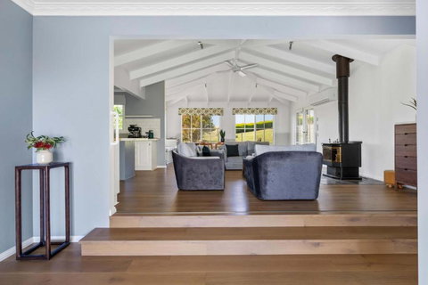 Oceanview On The Hill - Accommodation Redcliffe 3