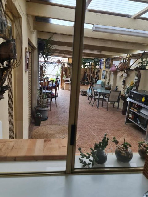Open Plan Large Home - Accommodation Redcliffe 2