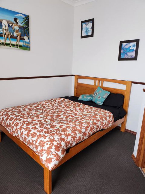 Open Plan Large Home - Accommodation Redcliffe 1