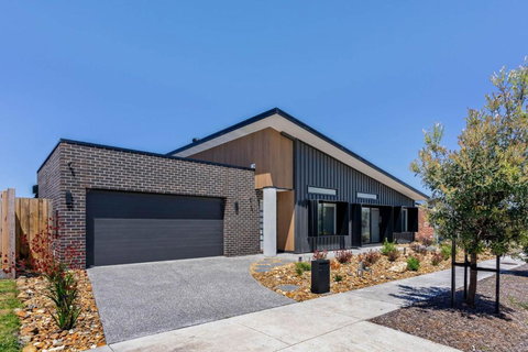 Opulence Cove - Accommodation Redcliffe 1