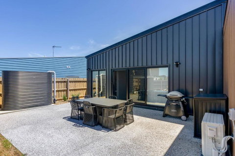 Opulence Cove - Accommodation Redcliffe 3