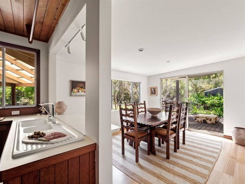 Orchard Homestead Countryside Retreat - Accommodation Redcliffe 2