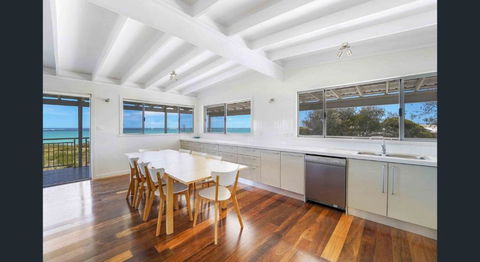 Ospreys View - Relaxed Coastal Vibe - Accommodation Redcliffe 3