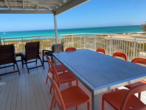 Ospreys View - Relaxed Coastal Vibe - Accommodation Redcliffe 0