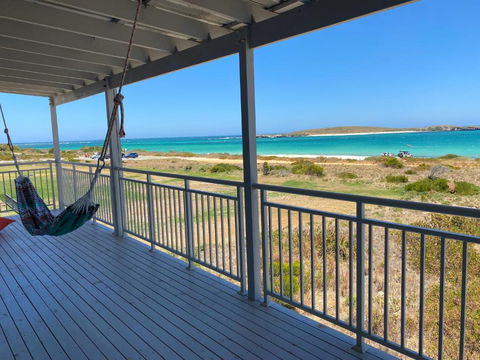 Ospreys View - Relaxed Coastal Vibe - Accommodation Redcliffe 1