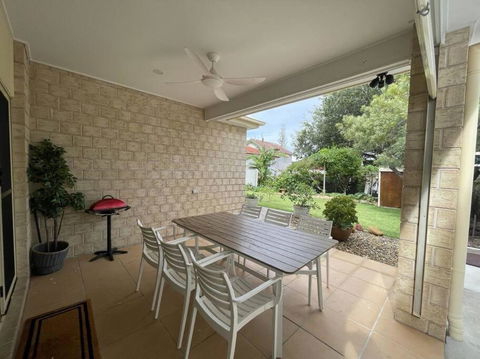 Oxley House - Accommodation Redcliffe 0