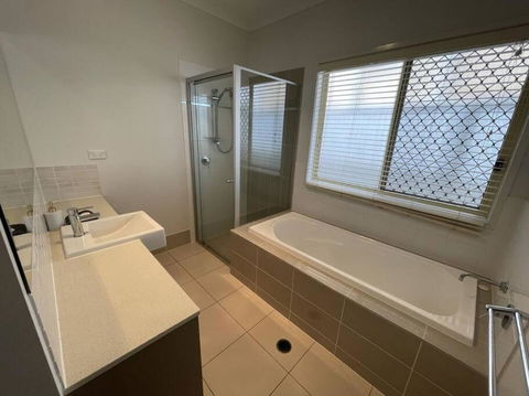 Oxley House - Accommodation Redcliffe 1